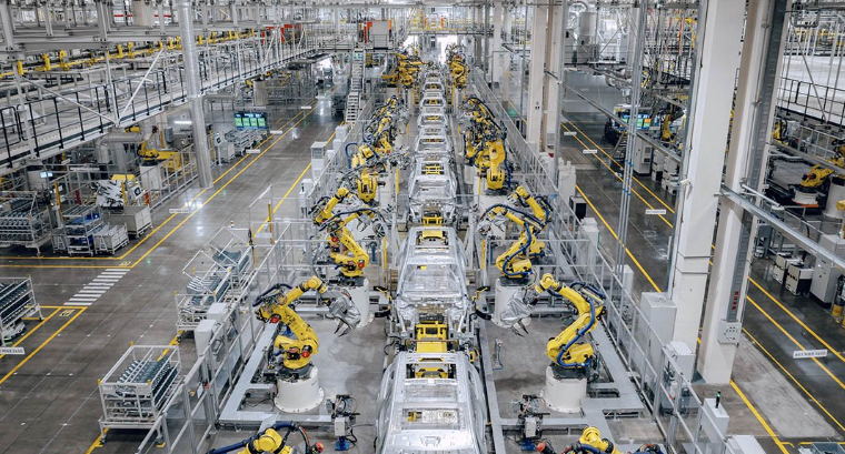 Building the Factories of the Future: The Synergy of Machine Learning and IoT